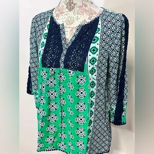 CROWN‎ & IVY Navy and green pattern top size S.